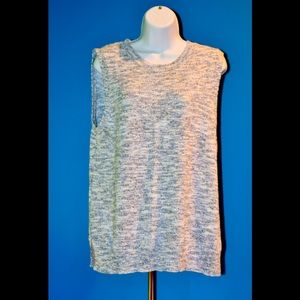 Sleeveless knit shirt